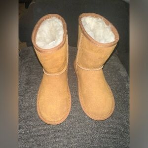 NWT UGG size 10 toddler girl